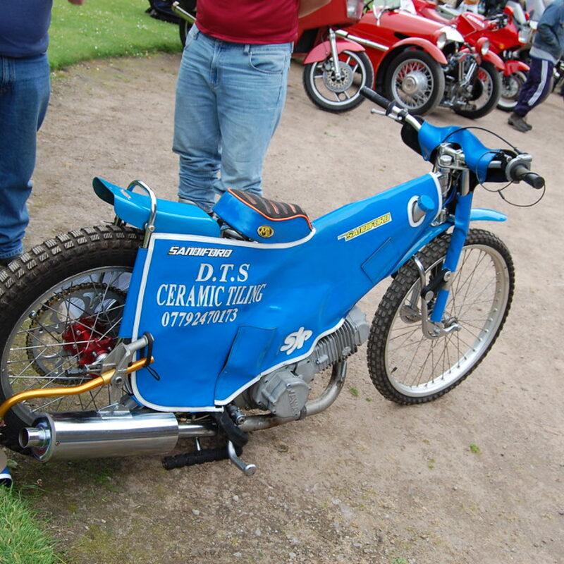 Kit chaîne + pignons moto